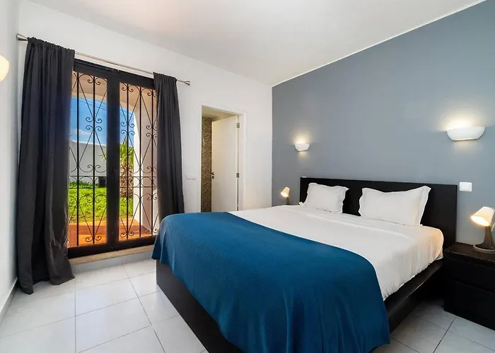 Yuka - Pool And Oura